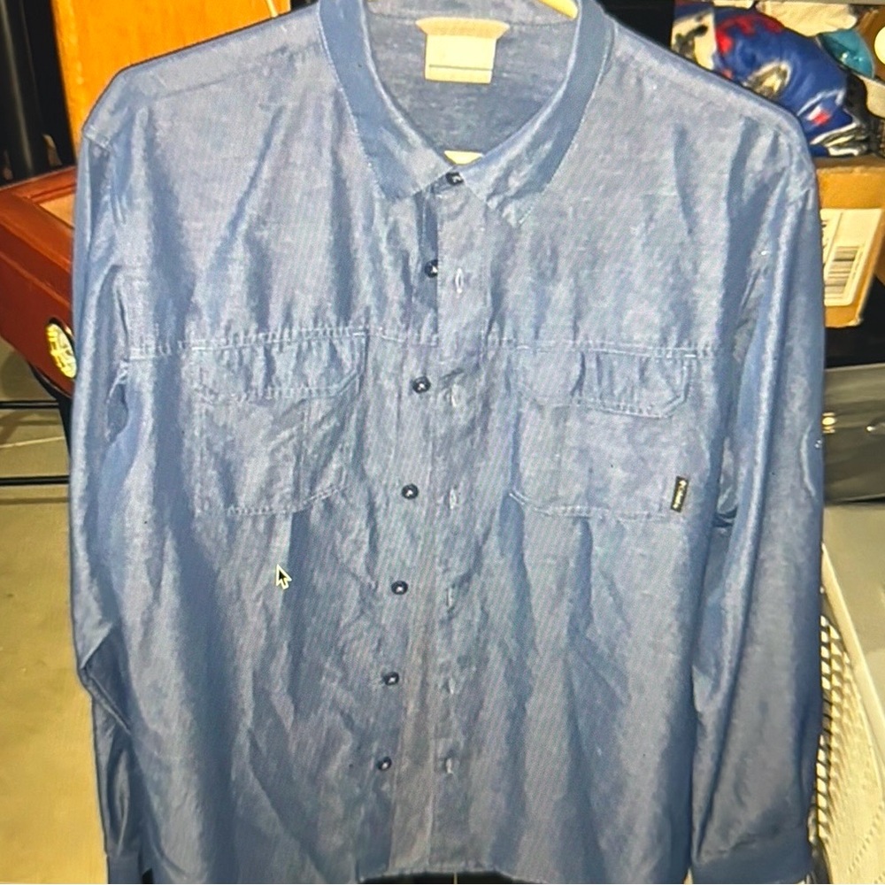Columbia Omni Wick Button Down Shirt. Mens M. Worn 3 times. Perfect.